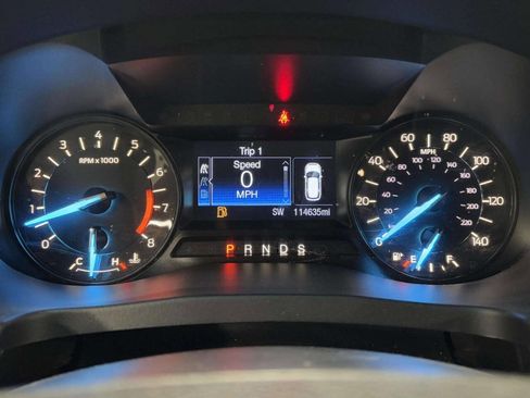 Used 2017 Ford Explorer XLT image 34