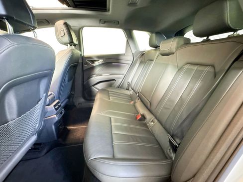 Used 2025 Audi Q4 e-tron Premium Plus image 22