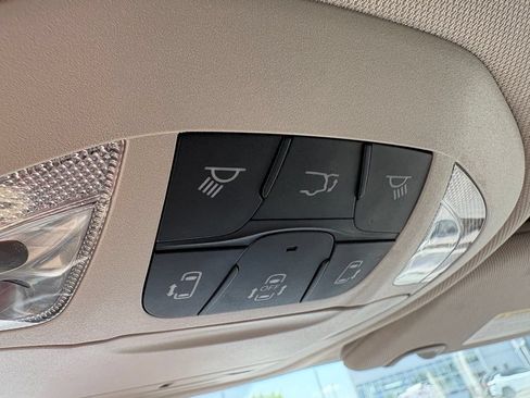 Used 2023 Chrysler Pacifica Touring-L FWD image 18