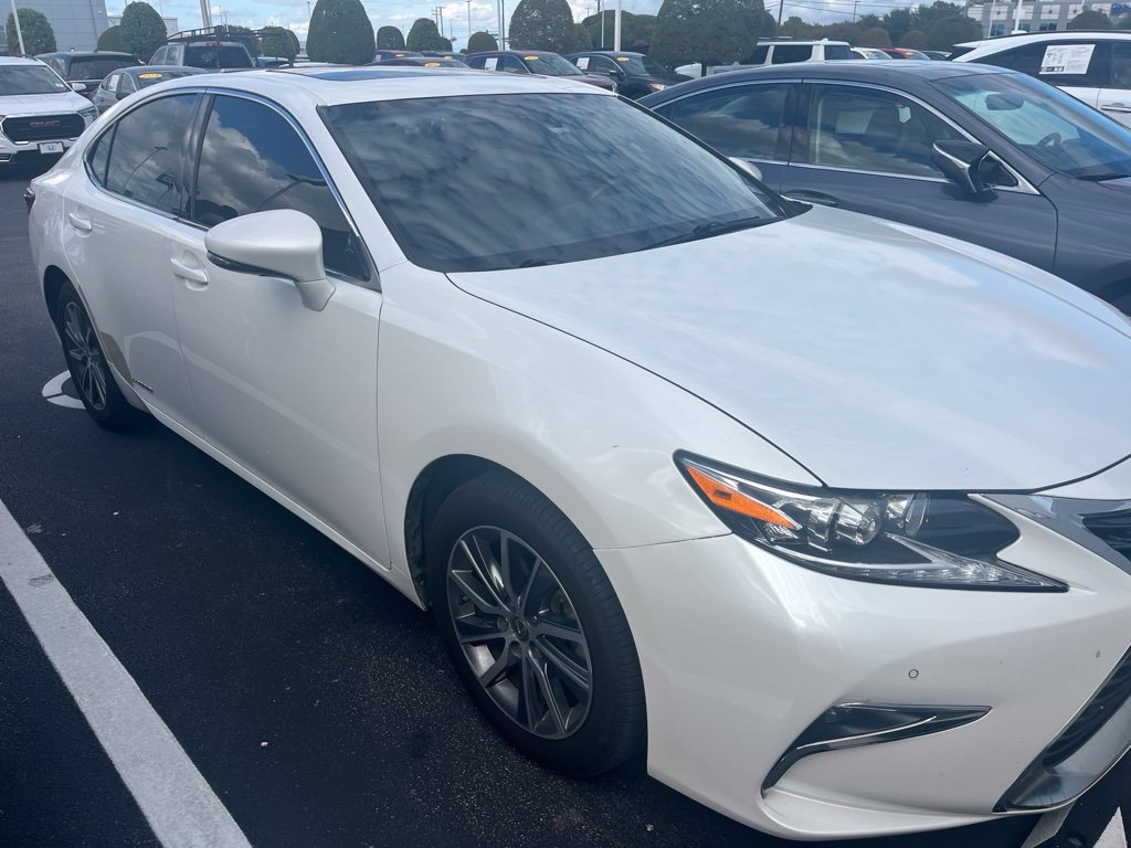Used 2016 Lexus ES 300h w/ Premium Package w/Wood Trim FWD image 3