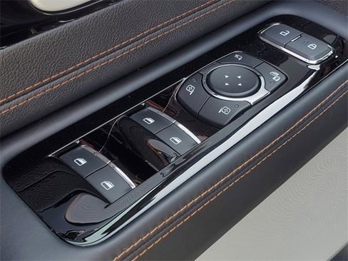 Certified 2025 Lincoln Aviator Black Label image 13