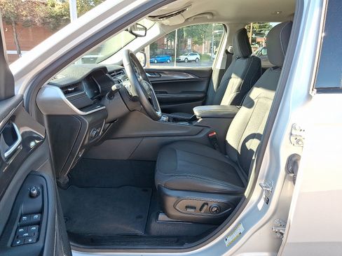 Used 2021 Jeep Grand Cherokee L Laredo w/ Luxury Tech Group I image 24