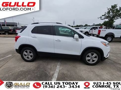 Used 2017 Chevrolet Trax LT w/ LT Convenience Package FWD image 9