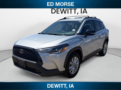 Used 2025 Toyota Corolla Cross LE FWD image 1