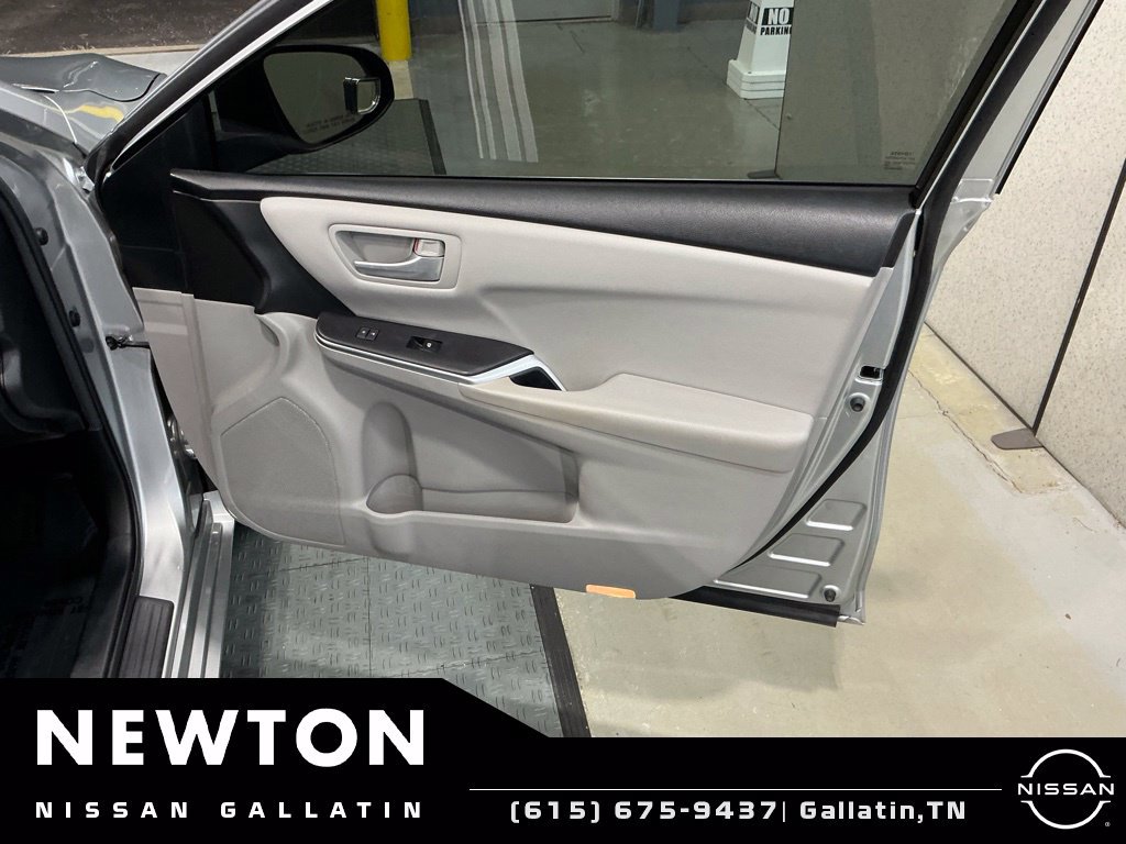 Used 2017 Toyota Camry SE FWD image 35