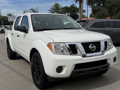 Used 2019 Nissan Frontier SV RWD image 2