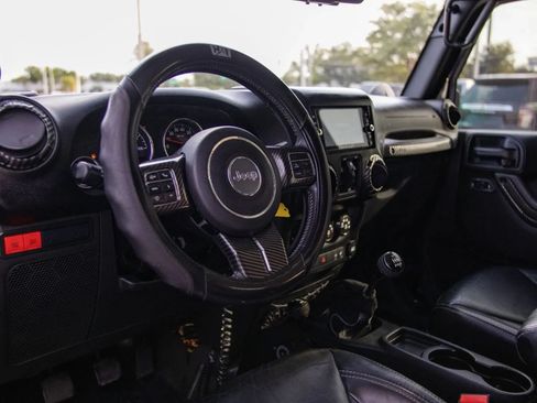 Used 2015 Jeep Wrangler Unlimited Rubicon AWD/4WD image 21