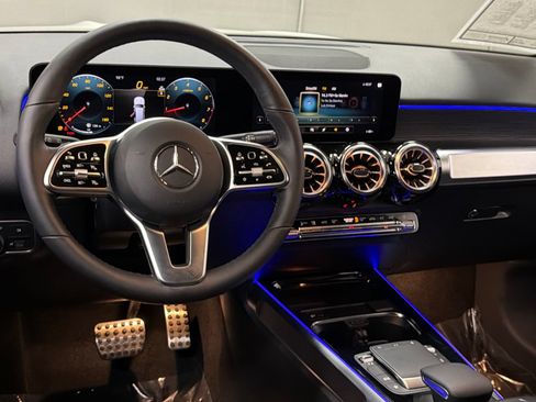 Used 2023 Mercedes-Benz GLB 250 image 38