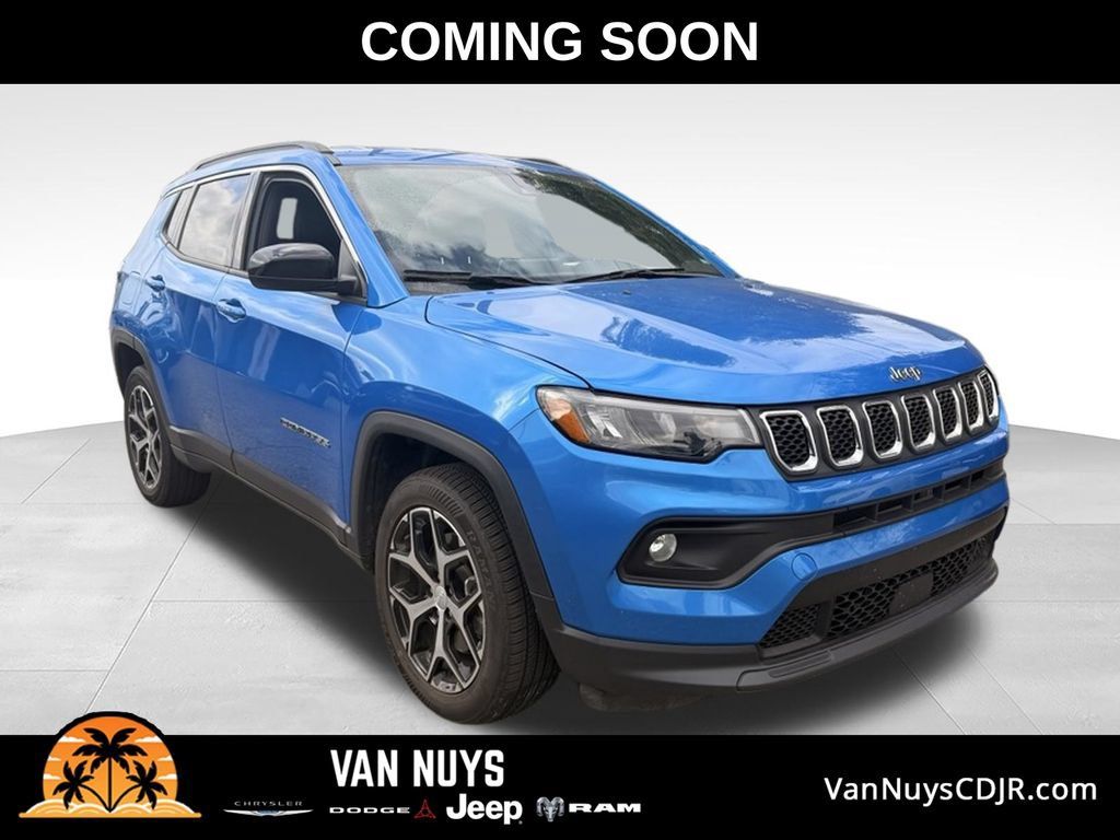 Used 2024 Jeep Compass Latitude AWD/4WD image 1