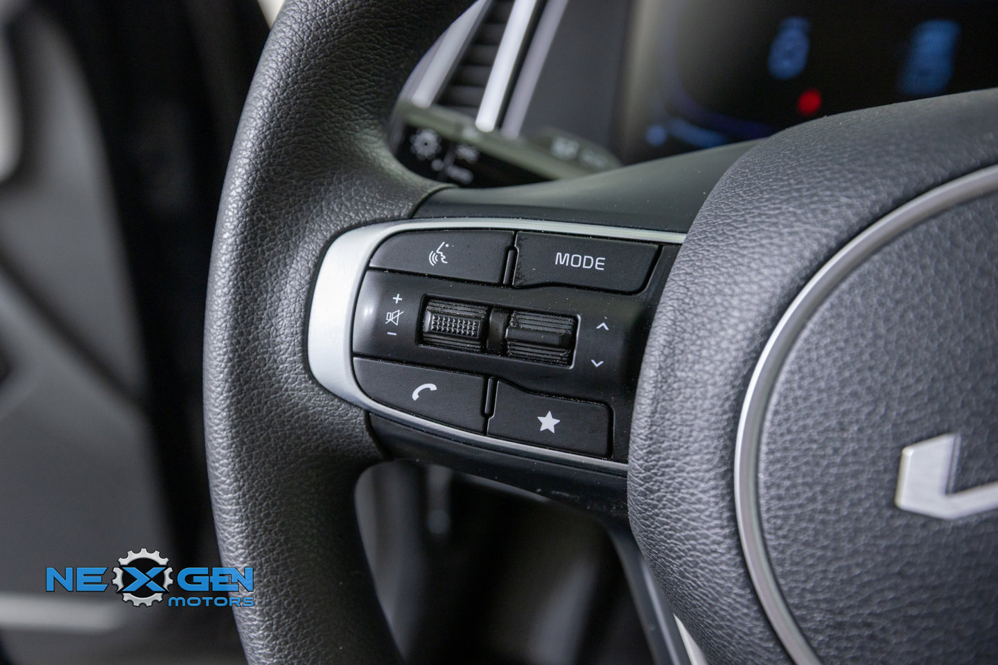Used 2025 Kia Sportage LX FWD image 15