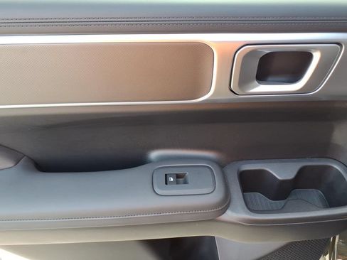 Used 2025 Hyundai Santa Fe SEL FWD image 15