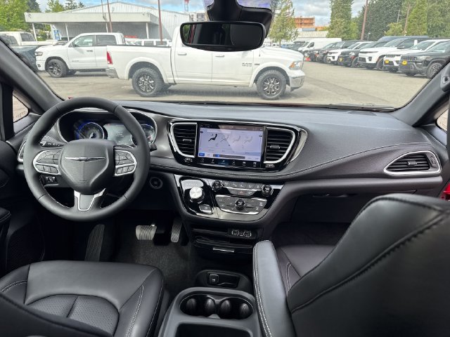 New 2025 Chrysler Pacifica Select AWD/4WD image 11