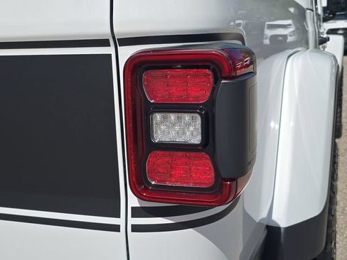 New 2026 Jeep Gladiator Rubicon AWD/4WD image 8