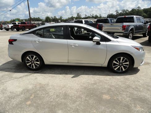 Used 2020 Nissan Versa SV FWD image 5
