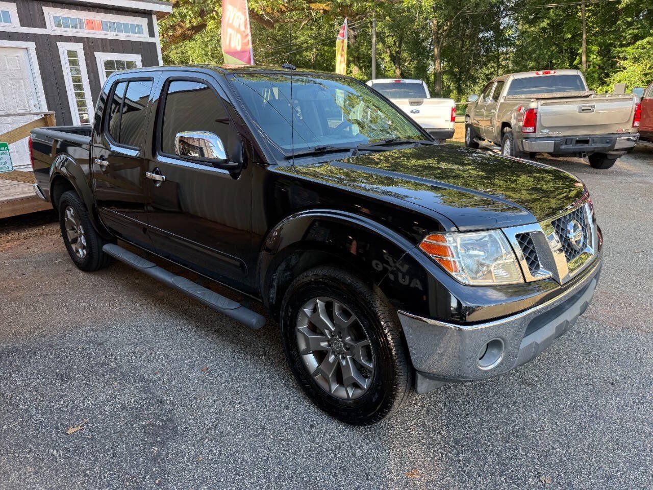 Used 2015 Nissan Frontier SL w/ Moonroof Package RWD image 3