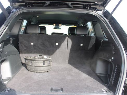 Used 2021 Jeep Grand Cherokee Laredo X image 11