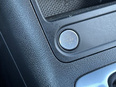 Used 2017 Volkswagen Tiguan S image 24