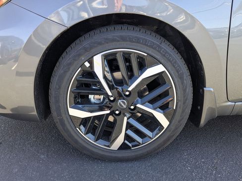 New 2025 Nissan Versa SR w/ Trunk Package image 20