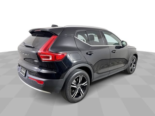 Used 2023 Volvo XC40 B5 Plus AWD/4WD image 8