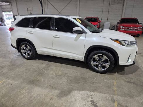Used 2019 Toyota Highlander Limited Platinum AWD/4WD image 17
