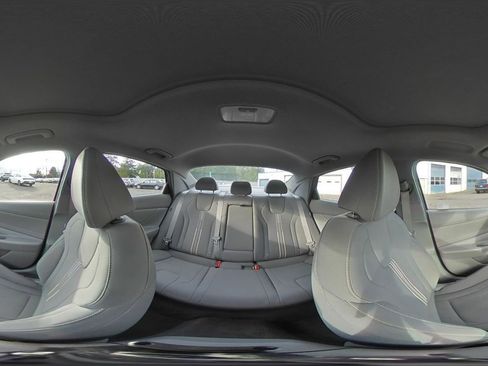 Used 2025 Hyundai Elantra SEL image 41