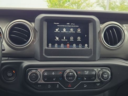 Used 2018 Jeep Wrangler Unlimited Sahara w/ Cold Weather Group AWD/4WD image 17