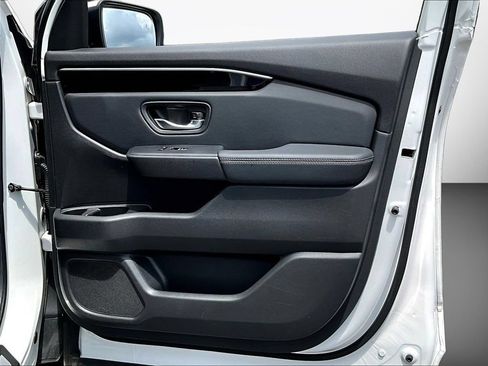 Used 2024 Honda Pilot Touring image 32