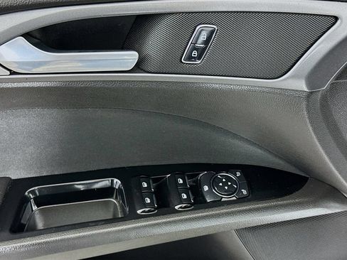 Used 2016 Ford Fusion SE FWD image 18