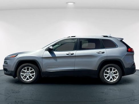 Used 2017 Jeep Cherokee Latitude w/ True North Edition AWD/4WD image 9