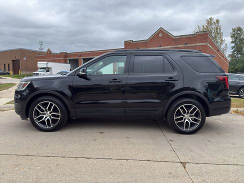 Used 2018 Ford Explorer Sport image 9