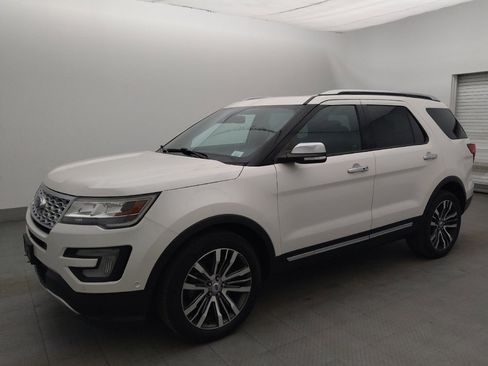 Used 2017 Ford Explorer Platinum AWD/4WD image 2