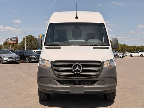 Used 2021 Mercedes-Benz Sprinter 2500 image 4