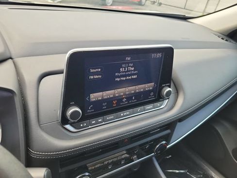 Used 2024 Nissan Rogue S AWD/4WD image 27