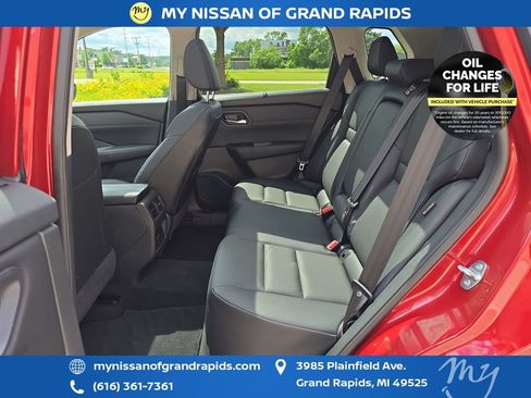 Used 2024 Nissan Rogue SV w/ SV Premium Package AWD/4WD image 28