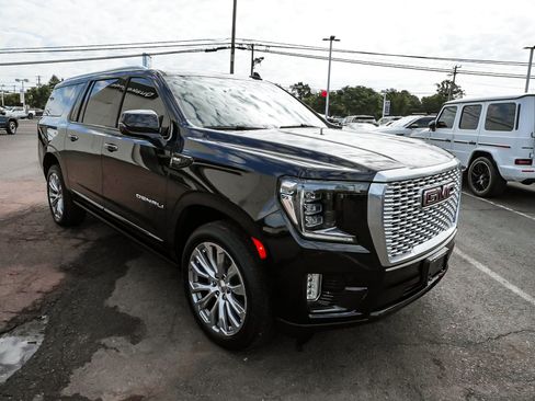 Used 2023 GMC Yukon XL Denali AWD/4WD image 3