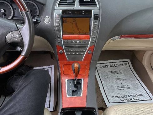 Used 2010 Lexus ES 350 w/ Preferred Accessory Package FWD image 11
