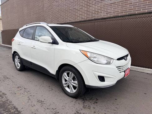 Used 2011 Hyundai Tucson GLS image 2