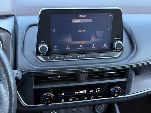 Used 2023 Nissan Rogue SV FWD image 30