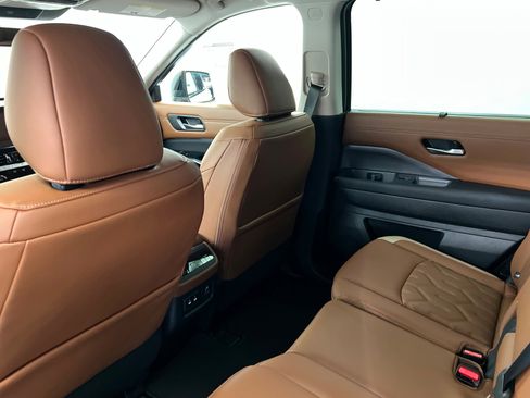 New 2026 Nissan Pathfinder Platinum image 19