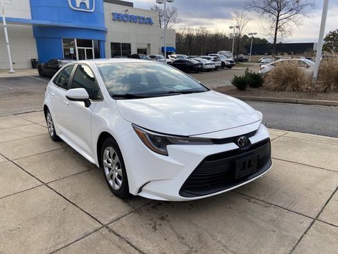 Used 2024 Toyota Corolla LE image 2