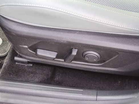 Used 2024 Hyundai Elantra Limited FWD image 27