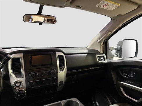 Used 2017 Nissan Titan SV image 22