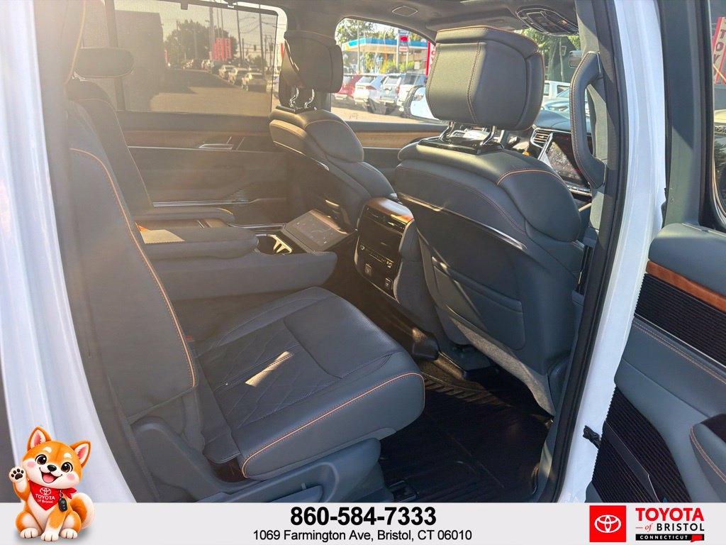 Used 2023 Jeep Grand Wagoneer Series III AWD/4WD image 45