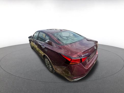 Used 2025 Nissan Altima 2.5 SV FWD image 6