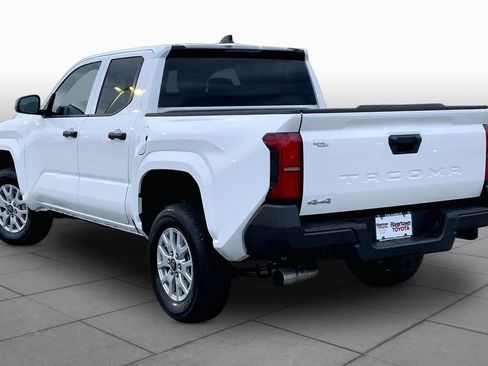 Used 2025 Toyota Tacoma SR AWD/4WD image 12
