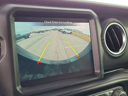 Used 2021 Jeep Wrangler Unlimited Sahara image 29