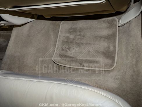 Used 2010 Lincoln Town Car Signature Limited image 87