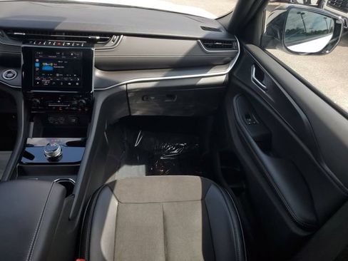 Certified 2025 Jeep Grand Cherokee Altitude RWD image 19
