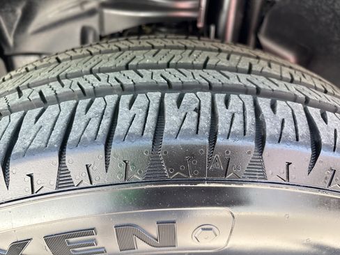 Used 2025 Jeep Wrangler Unlimited Sahara AWD/4WD image 12