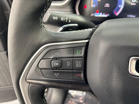 Used 2025 Jeep Grand Cherokee Limited w/ Luxury Tech Group II AWD/4WD image 15